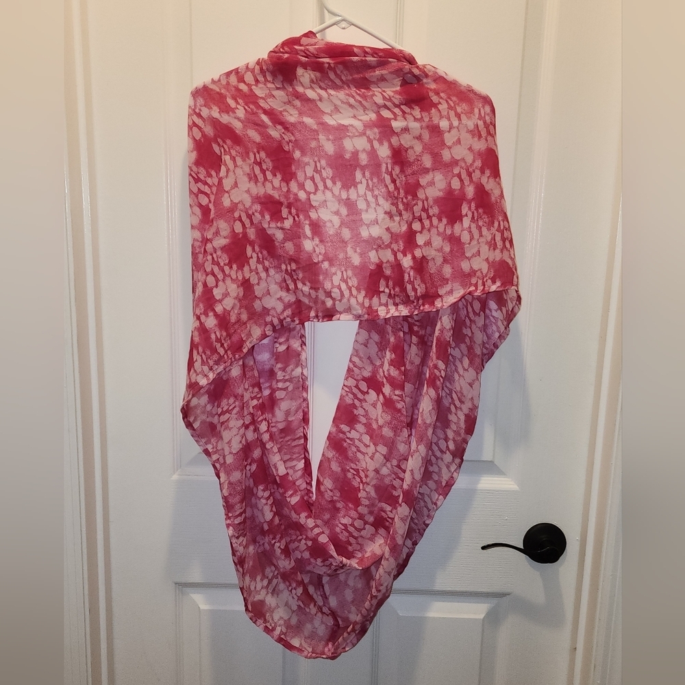 Hallmark lightweight infinity scarf. *299.14